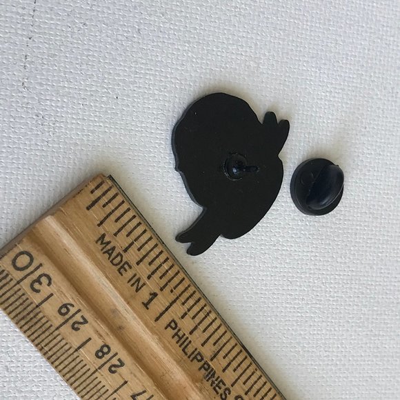 Stephen Hawking Iconic Physicist Collectible Enamel Pin NEW! 993 - Picture 4 of 4